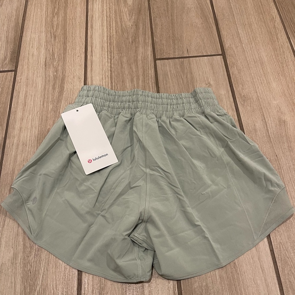 NWT Lululemon Hotty Hot HR Lined Shorts 4” Fog Green Sz 4 - Picture 5 of 9